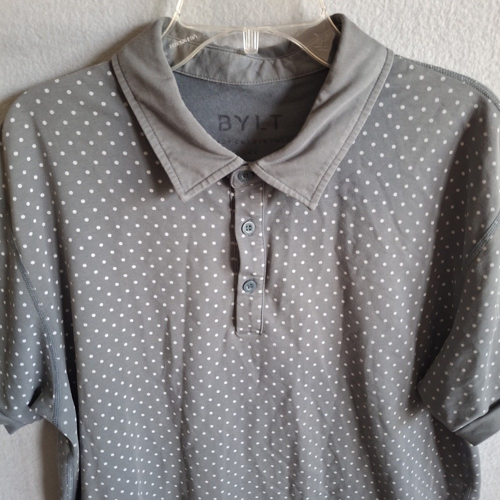 BYLT Premium Basics Polo Shirt Mens Medium Gray Polka Dot Drop Cut LUX Stretch